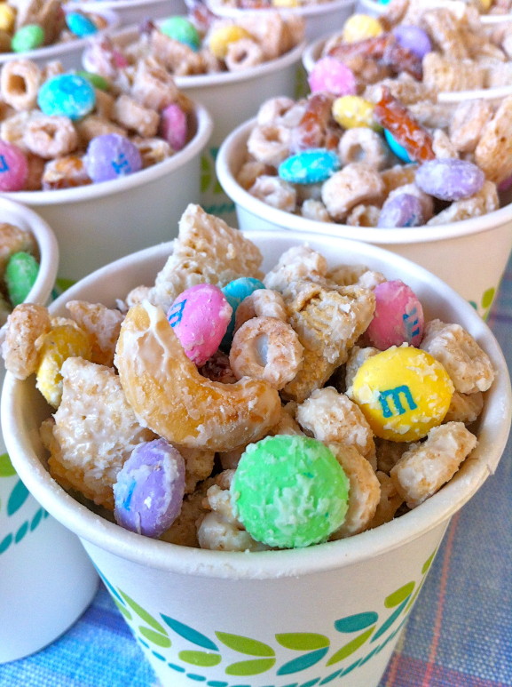 White Chocolate Gorp: A Festive & Easy Trail Mix Recipe